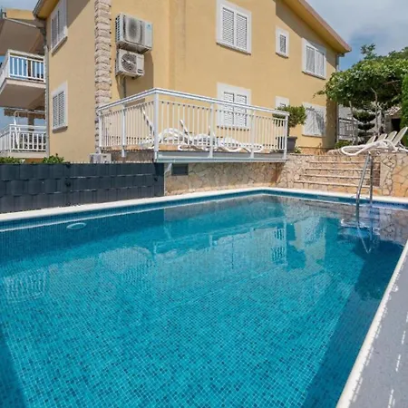 Kapetan Vila *