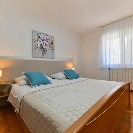 Kapetan Vila *